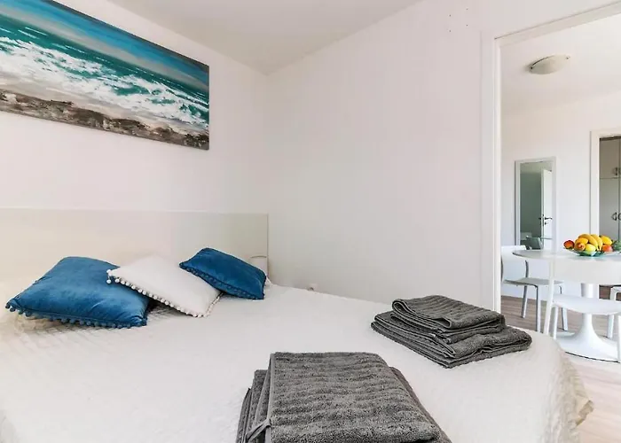 2 Bedroom Gorgeous Home In Drage