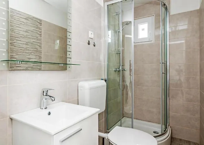 2 Bedroom Gorgeous Home In Drage
