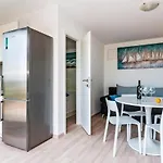 2 Bedroom Gorgeous Home In Drage *