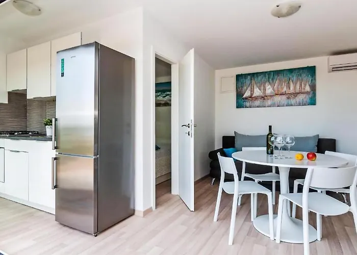 2 Bedroom Gorgeous Home In Drage *
