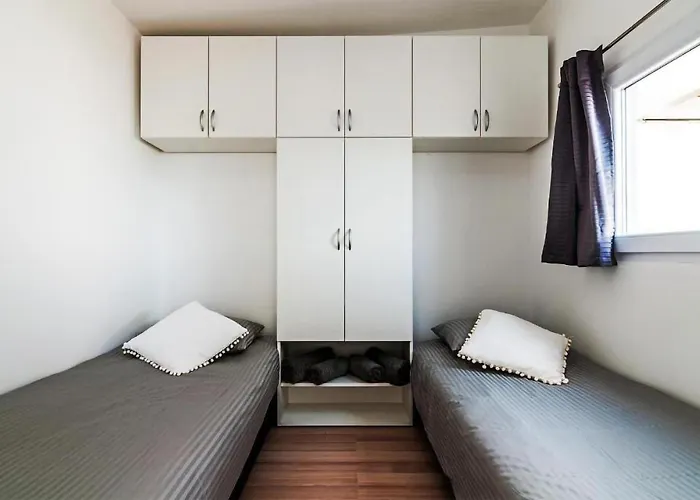 2 Bedroom Gorgeous Home In Drage 德拉格